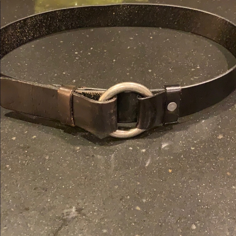 Black leather women’s Belt sz Small-silver buckle.